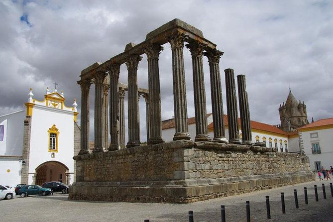 private-excursion-for-1-to-8-people-the-city-of-evora-and-its-monuments