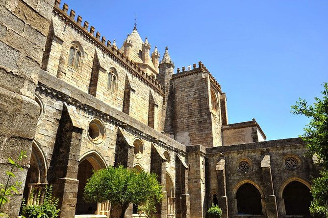 private-excursion-for-1-to-8-people-the-city-of-evora-and-its-monuments