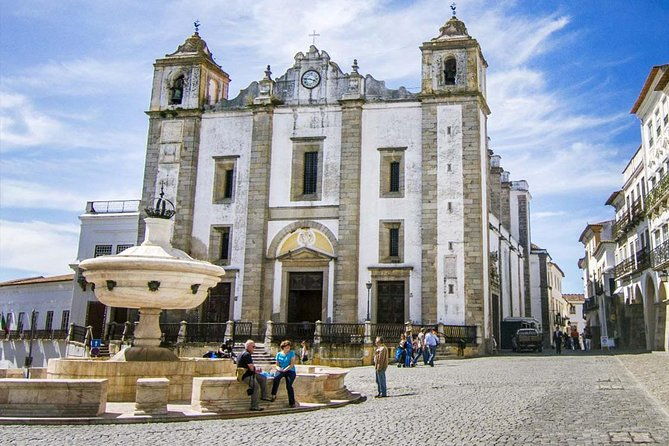 private-excursion-for-1-to-8-people-the-city-of-evora-and-its-monuments