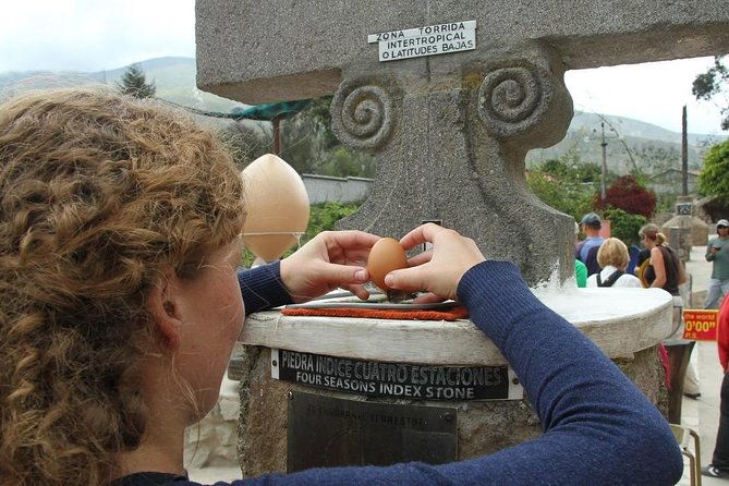 private-excursion-middle-of-the-world-hummingbirds-alambi