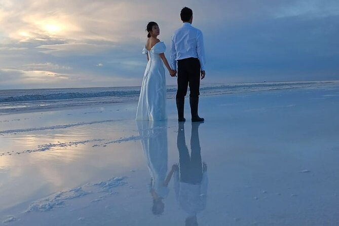 private-experience-biking-in-the-uyuni-salt-flats