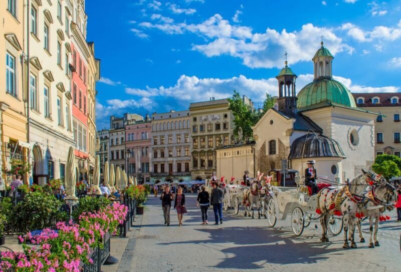 Private Family Tour of Krakow Old Town with Cruise Tickets - Detailed Breakdown of the Itinerary
