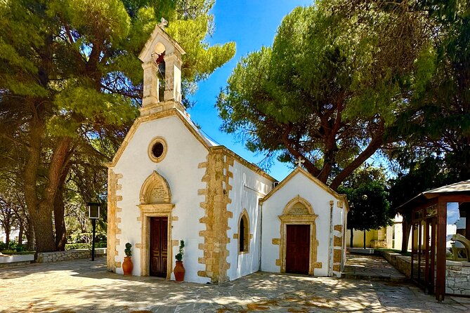 private-family-tour-to-akrotiri-attractions
