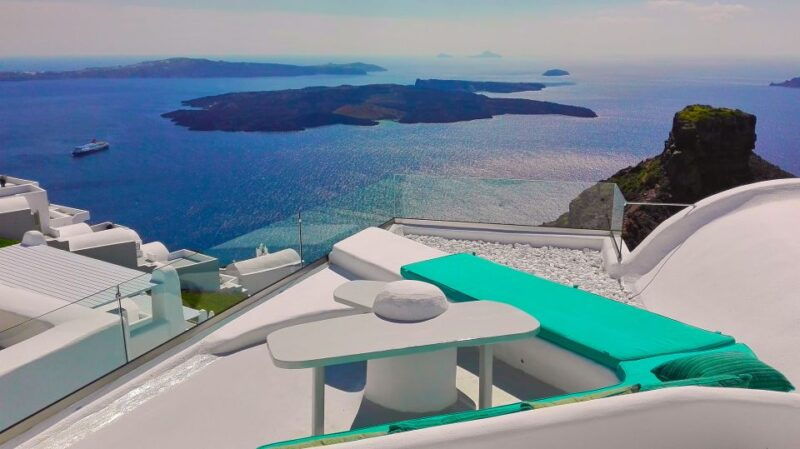 private-famous-sights-tour-with-local-guide-in-santorini