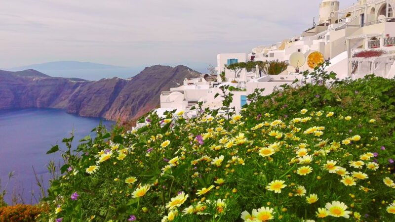 private-famous-sights-tour-with-local-guide-in-santorini