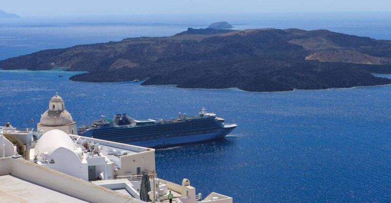 private-famous-sights-tour-with-local-guide-in-santorini