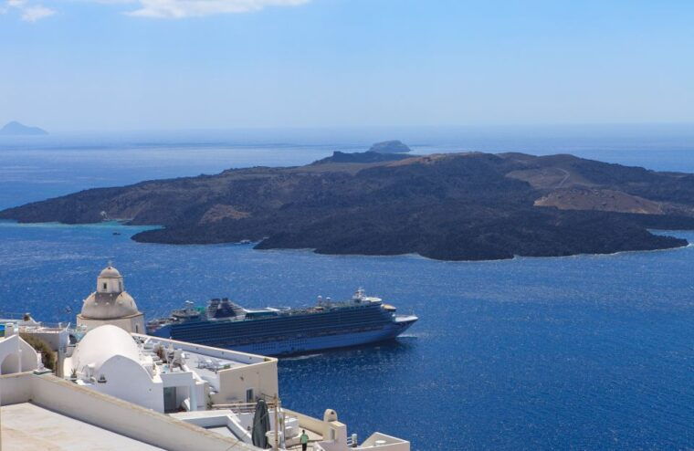 private-famous-sights-tour-with-local-guide-in-santorini