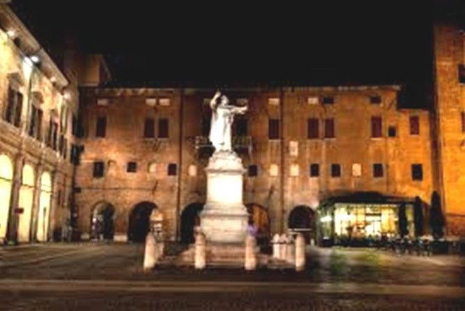 private-ferrara-tour-of-city-highlights-by-night