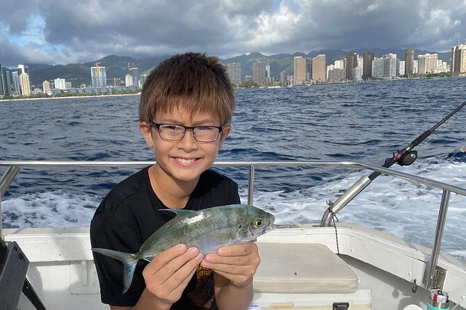 private-fishing-charter-for-family-and-friends-in-honolulu