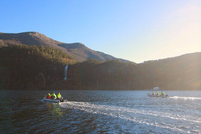 private-fjordcruise-by-luxury-pontoon-boat-bergen-fjords
