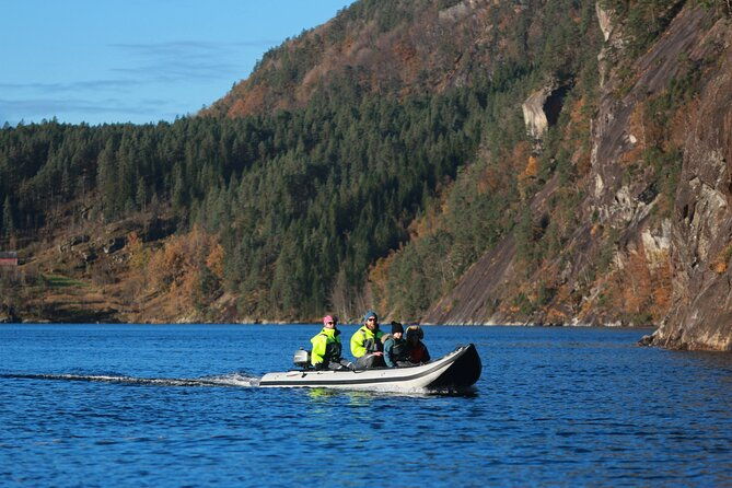 private-fjordcruise-by-luxury-pontoon-boat-bergen-fjords