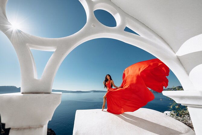 private-flying-dress-photoshoot-in-santorini