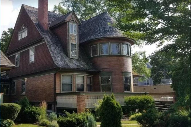 private-frank-lloyd-wright-architectural-tour-by-luxury-vehicle
