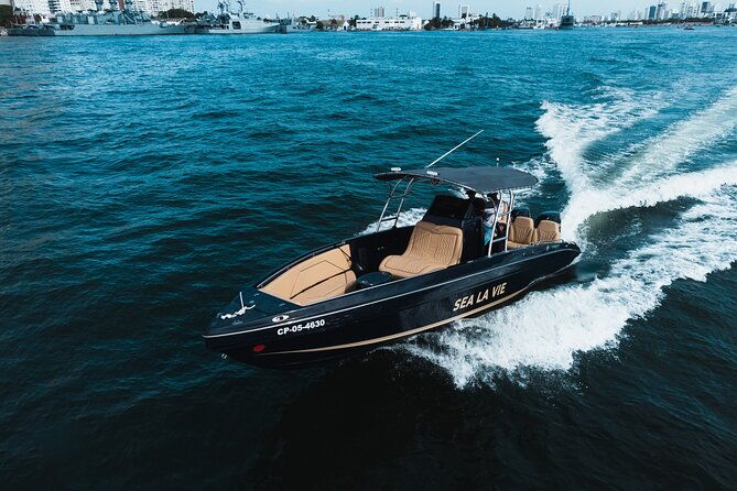 private-full-day-luxury-boat-rental-rosario-islands