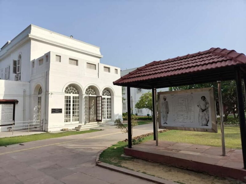 Private Full Day New & Old Delhi City Tour with Local Guide - A Full Day in Delhi: What to Expect