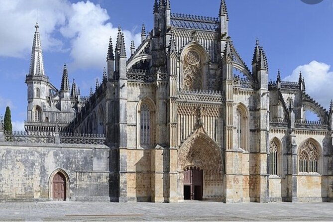 private-full-day-tour-of-obidos-nazare-and-batalha