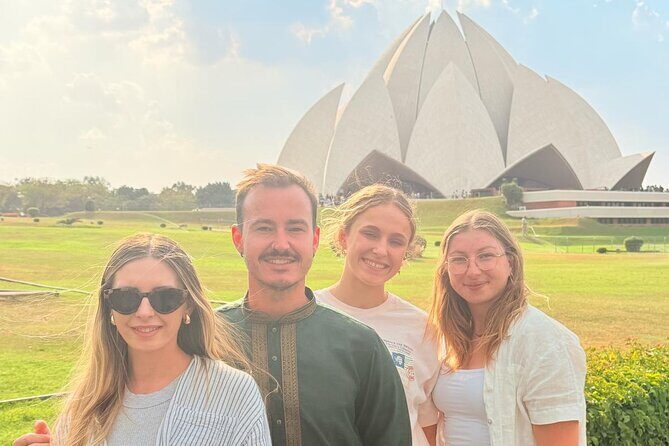 Private Full Day Tour of Old and New Delhi with Rickshaw Ride - Key Points