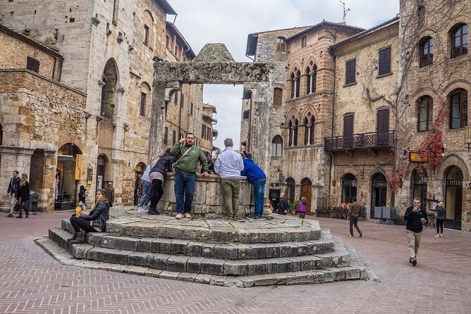 private-full-day-tour-of-san-gimignano-and-volterra