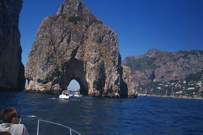 private-full-day-tour-to-capri-to-see-the-highlights