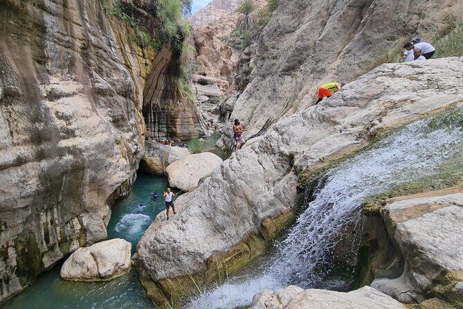 Private Full-Day Wadi Tiwi and Bimmah Sinkhole Tour from Muscat - The Itinerary Breakdown: What You Can Expect
