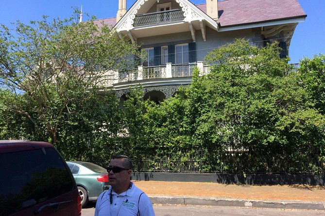 private-garden-district-walking-tour-with-lafayette-cemetery-no-1-2