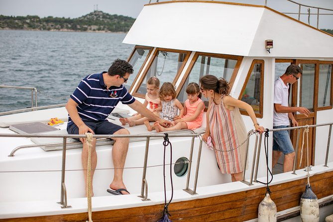 private-gastro-gourmet-tour-by-dot-boat