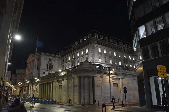 Private Ghosts and Gore Walking Tour of London - Exploring Londons Haunting Past