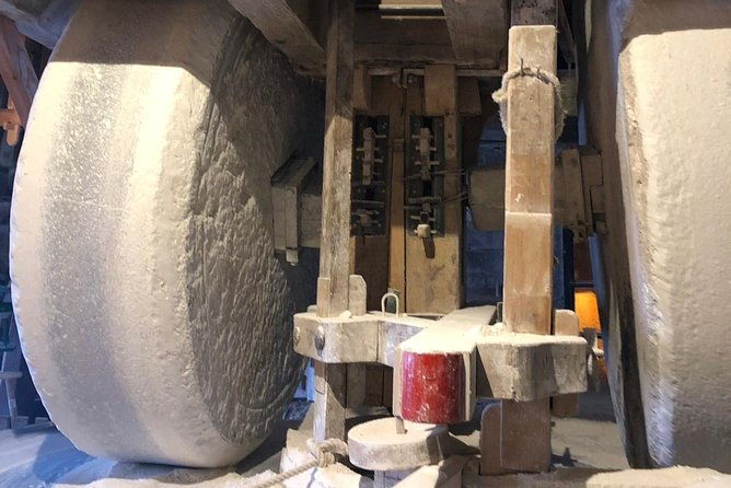 private-giethoorn-zaanse-schans-windmills-sightseeing-tour-from-amsterdam