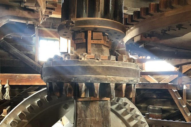 private-giethoorn-zaanse-schans-windmills-sightseeing-tour-from-amsterdam