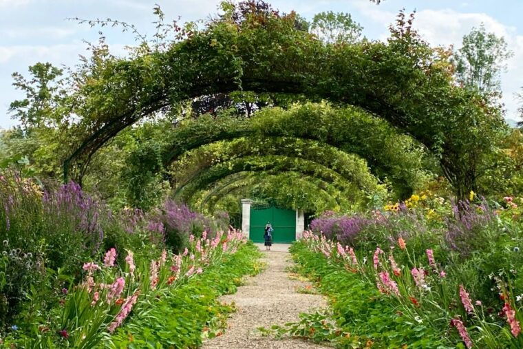 private-giverny-half-day-trip-from-paris-by-mercedes
