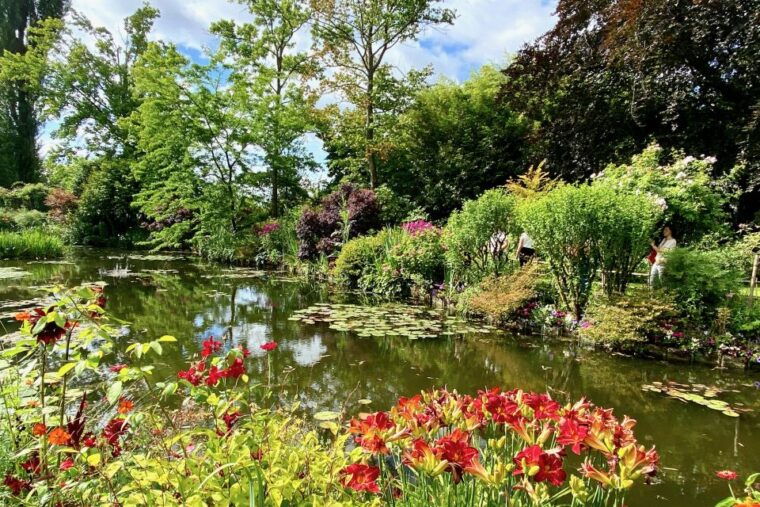 private-giverny-half-day-trip-from-paris-by-mercedes
