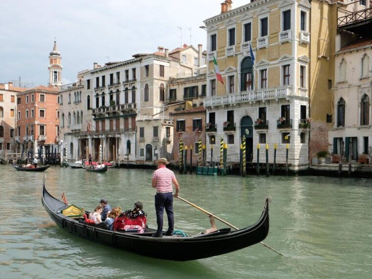 private-gondola-experience-discover-venices-waterways