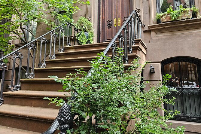 private-greenwich-village-stc-maisel-walking-tour-in-new-york