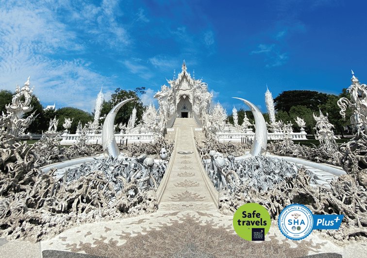 private-group-from-chiang-mai-white-temple-golden-triangle