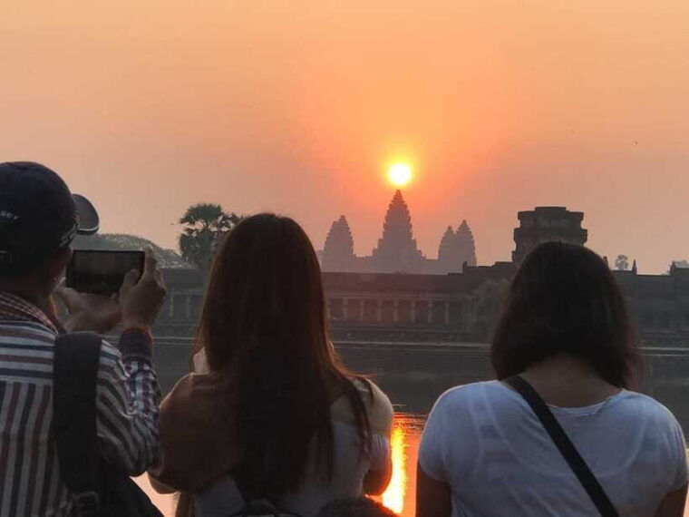 private-guide-1-day-tour-to-angkor-wat