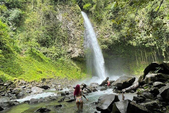private-guide-hanging-bridges-fortuna-waterfall-arenal-volcano