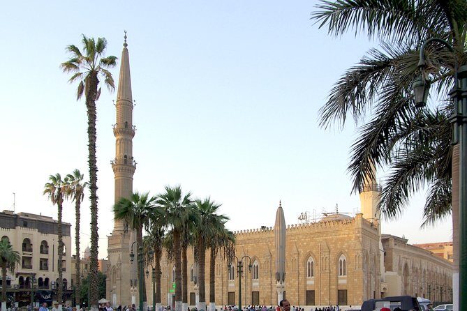 Private Guided Day Tour to the Giza Pyramids, Egyptian Museum, and Al-Hussein Mosque in Cairo - Who Should Consider This Tour?