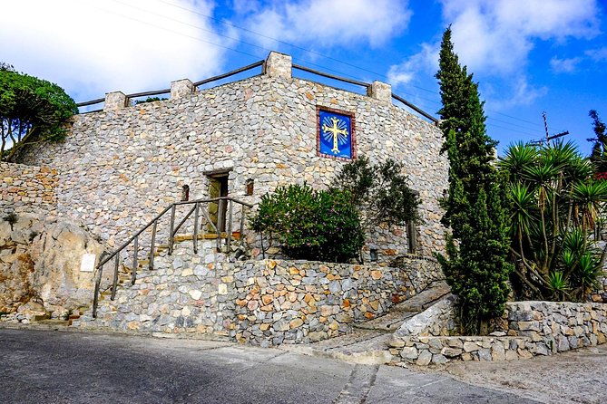 private-guided-full-day-tour-of-santorini-2