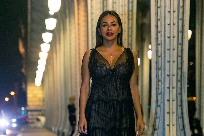 private-guided-photoshoot-at-the-eiffel-tower-in-paris