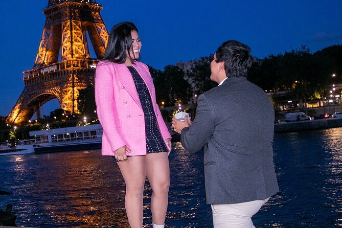 private-guided-photoshoot-at-the-eiffel-tower-in-paris