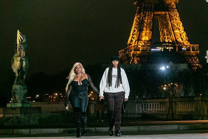 private-guided-photoshoot-at-the-eiffel-tower-in-paris
