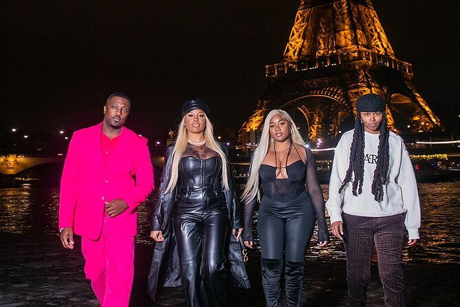 private-guided-photoshoot-at-the-eiffel-tower-in-paris