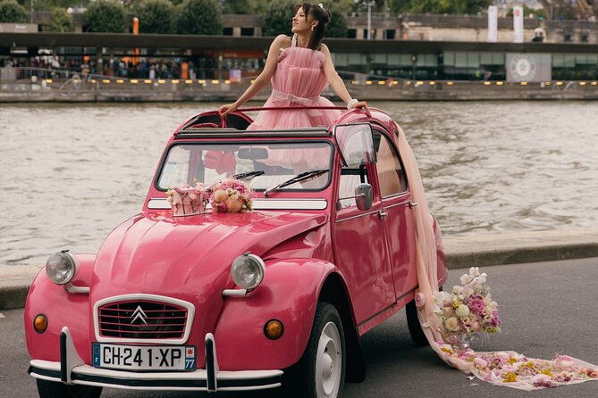 private-guided-tour-in-a-pink-citroen-2cv
