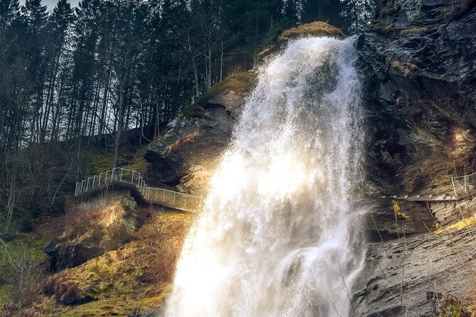 private-guided-tour-in-fjords-waterfalls-of-hardanger-norway