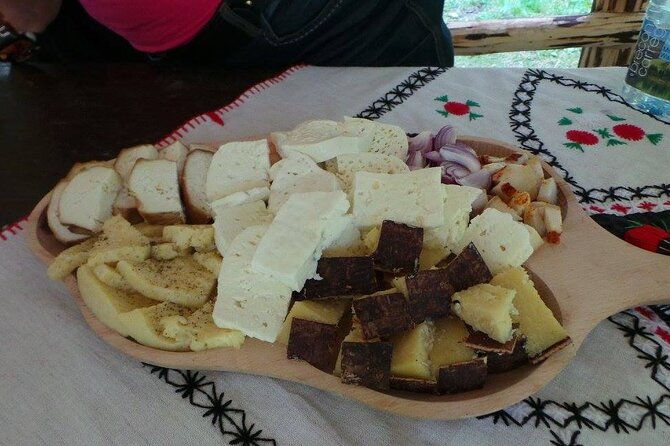 private-guided-tour-of-a-carpathian-mountain-village