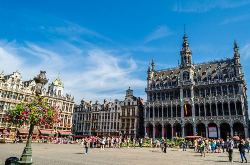 private-guided-tour-of-bruges-iconic-sites-chocolate