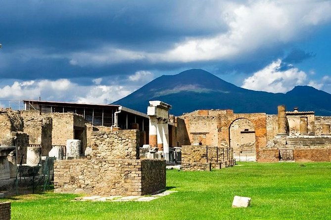 private-guided-tour-of-naples-historic-center-pompeii-2