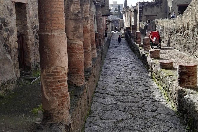 private-guided-tour-of-naples-historic-center-pompeii-2