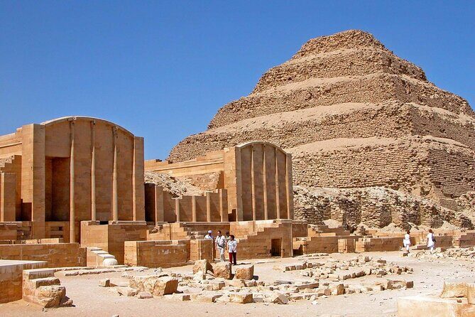 Private Guided Tour Pyramids of Giza,Sphinx, Saqqara and Memphis - Key Points