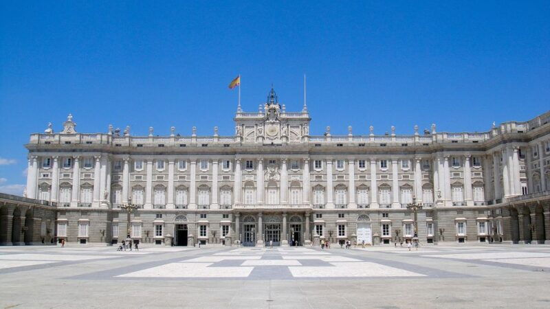 private-guided-tour-royal-palace-royal-collections-gallery